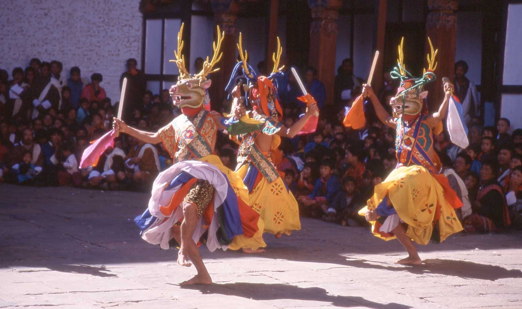 Tanz der Hirsche, Trashigang Dzong, Ostbhutan 2002