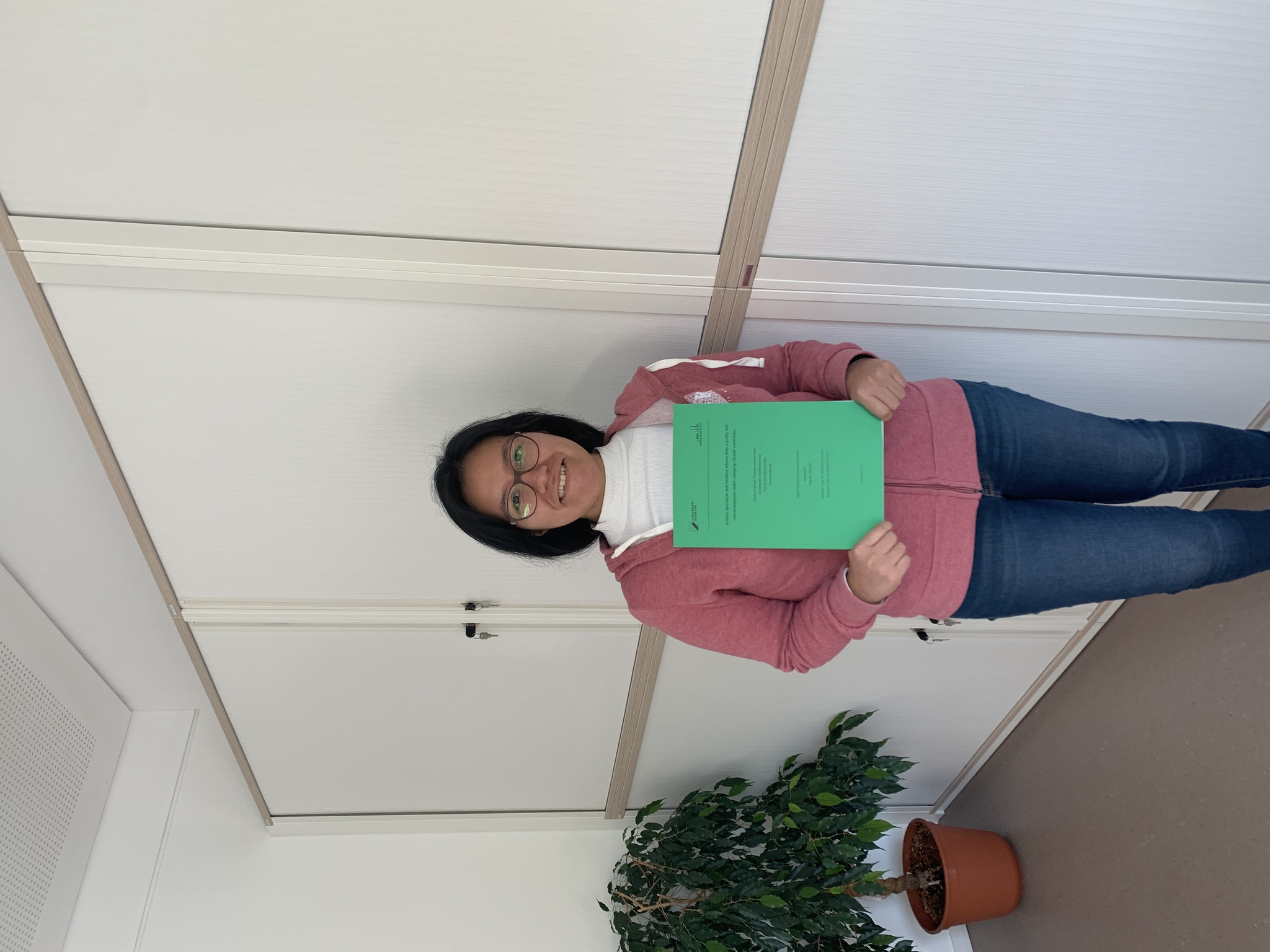 Alejandra handed in her Master thesis!